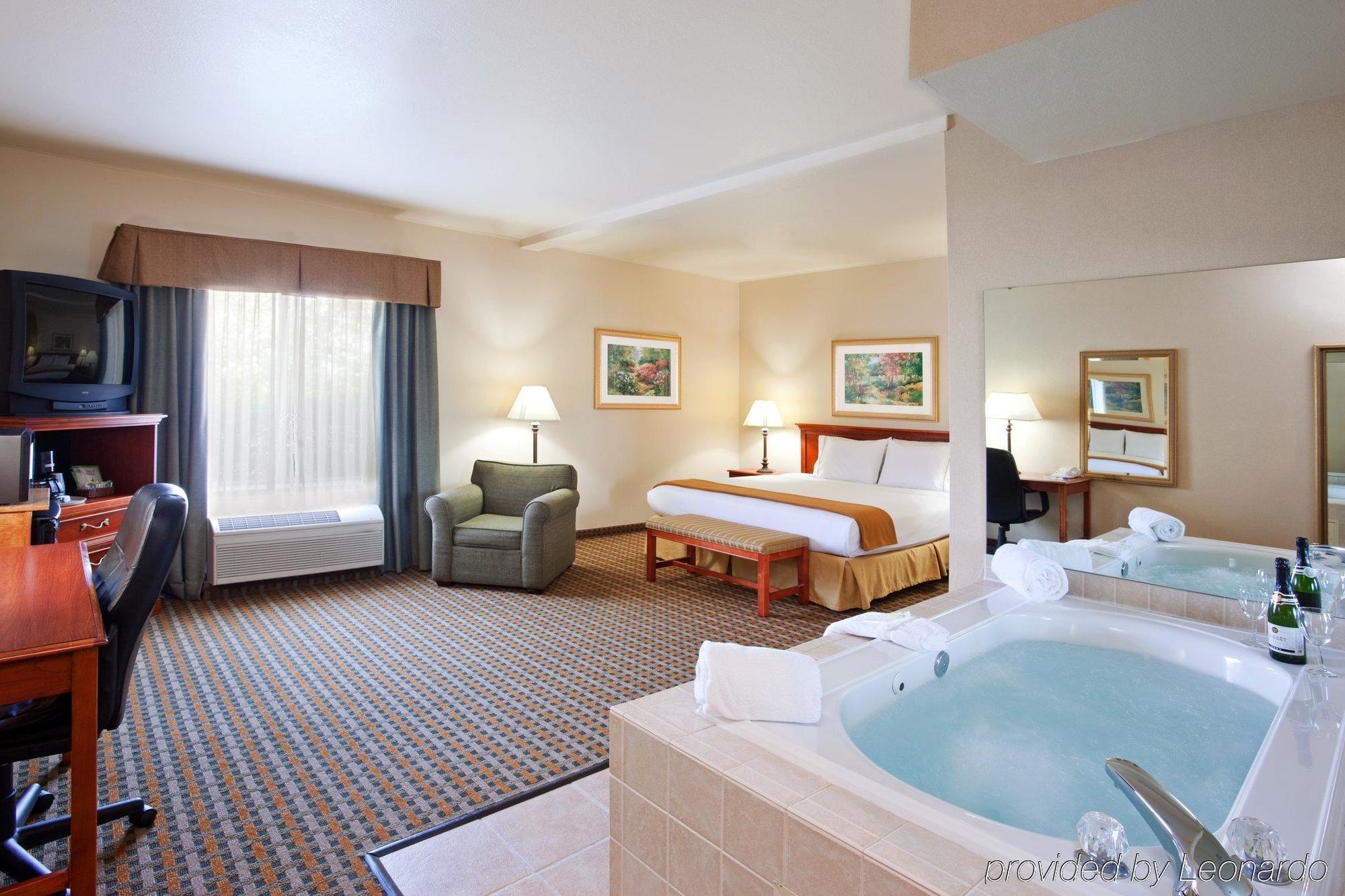 Holiday Inn Express Hotel & Suites Columbus Southeast Groveport, An Ihg Hotel Номер фото
